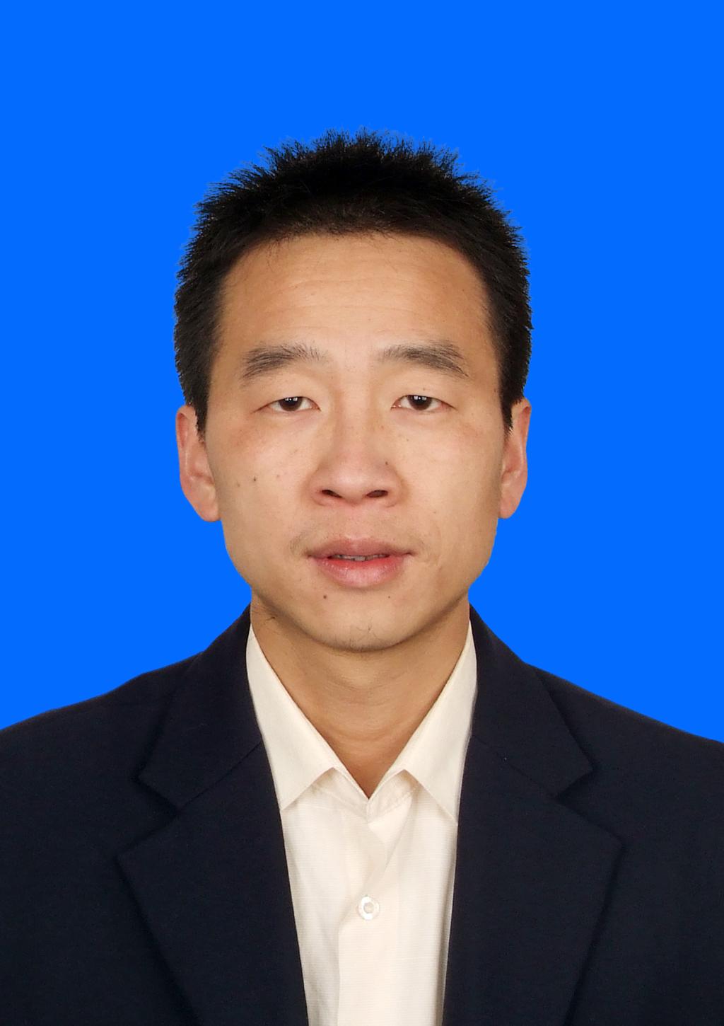 副经理（研究生与国际交流工作）：王明军